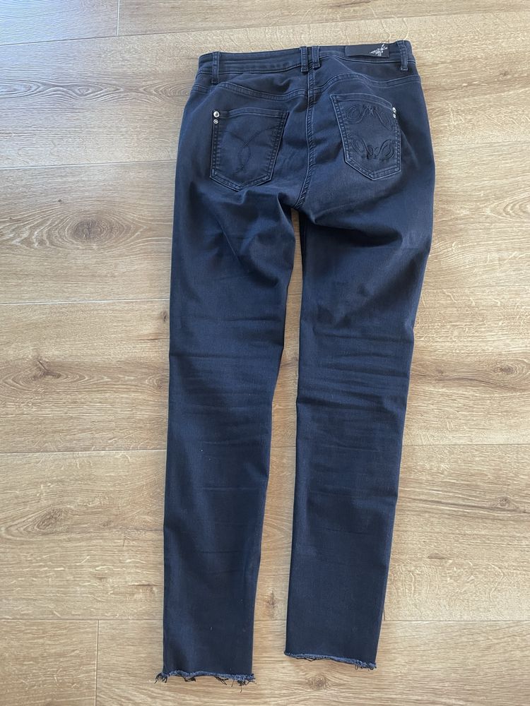 Czarne jeansy Patrizia Pepe 28, wazka, strzepienia