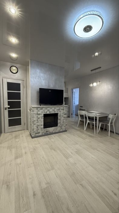 Евро двухкомнатная с ремнотом в кадоре на Сахарова