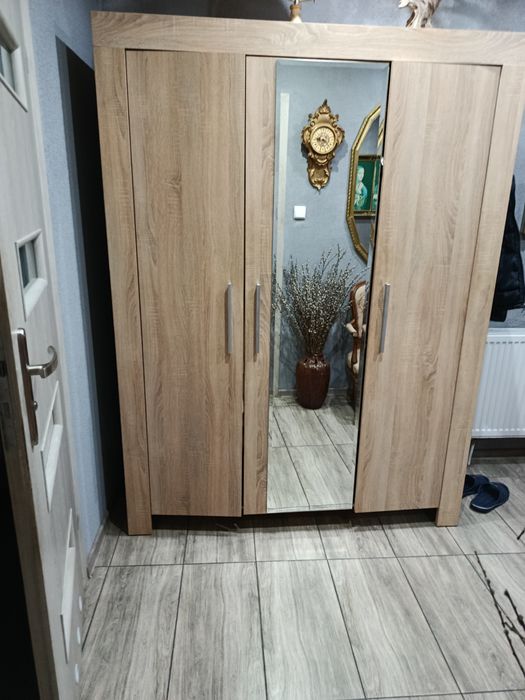 Szafa z lustrem ...