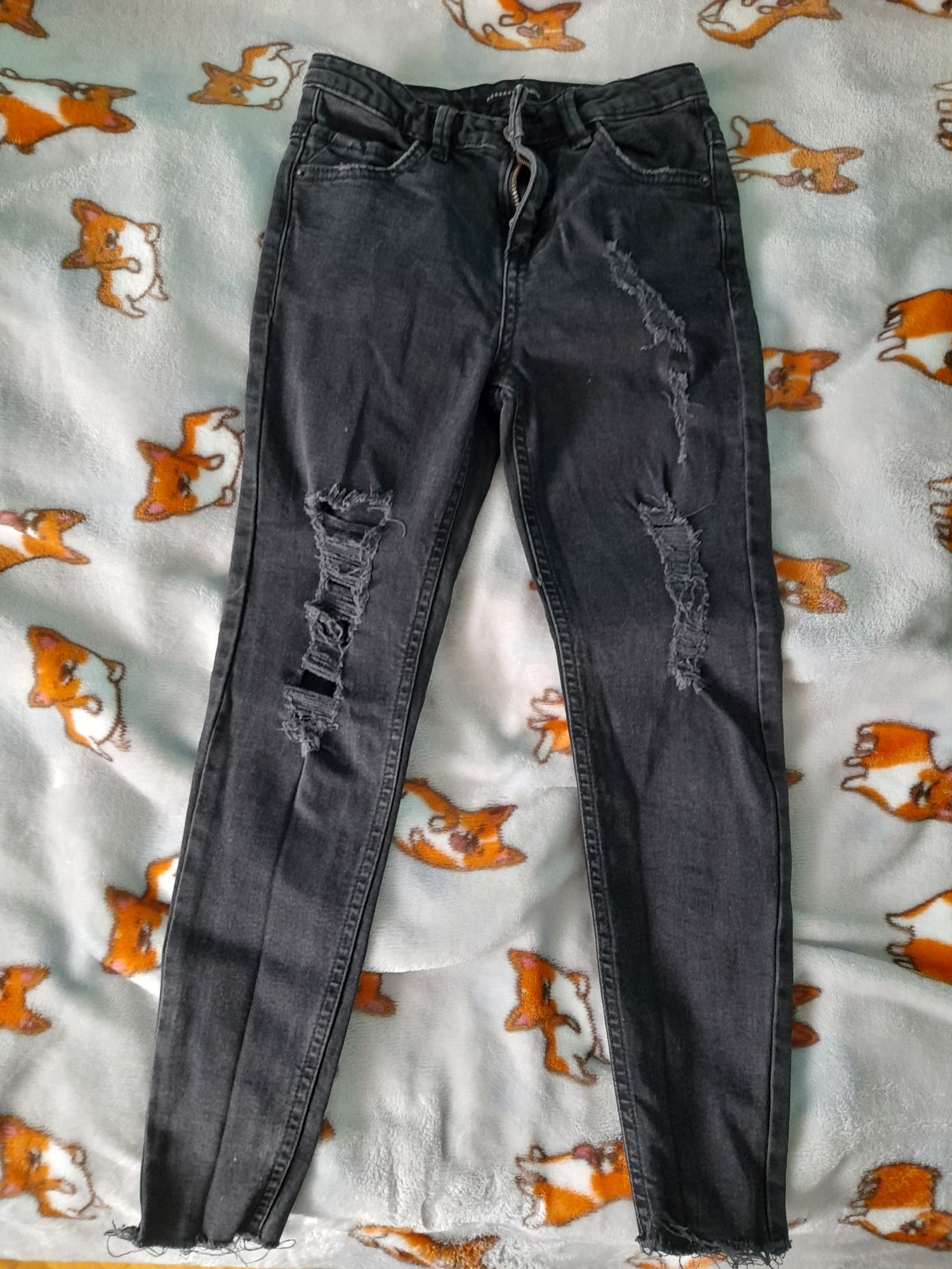 Spodnie z przetarciami jeansy reserved 140