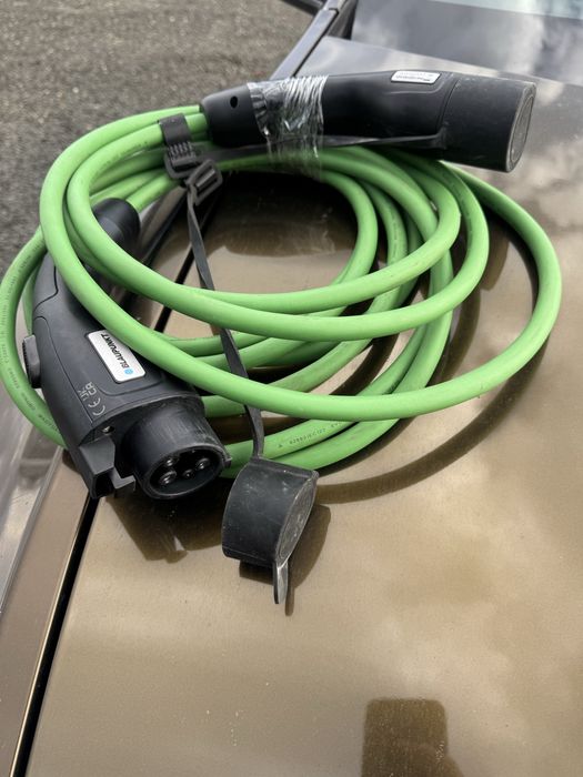 Кабелі до зарядних станцій