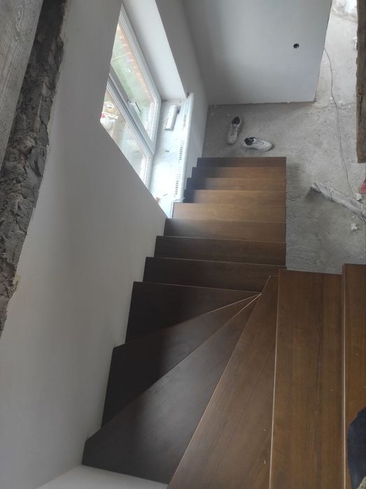 Сходи лофт  металевий каркас перила сходинки лестница драбина