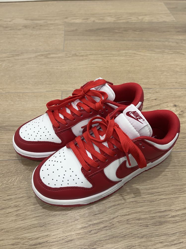 Nike Dunk Low - University Red