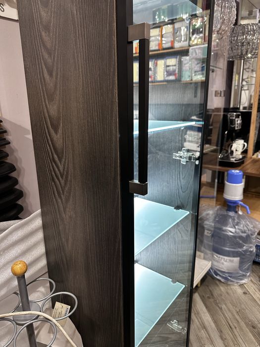 Вітрини скляна та з ДСП