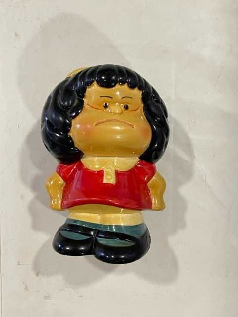 Antigo Mealheiro em Louça e imagem em madeira da boneca Mafalda