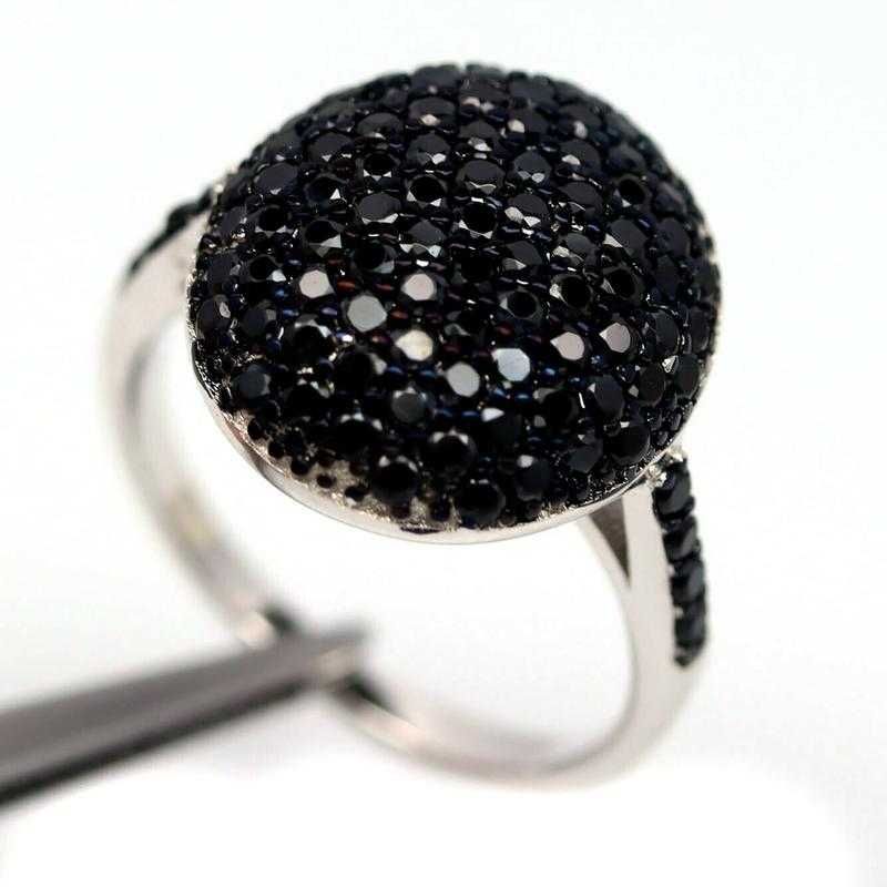 Серебряное кольцо 925 пробы с черным ониксом.Размер 19