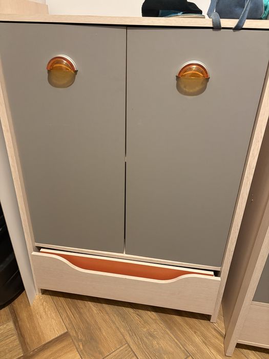 Zestaw mebli, szafa ubraniowa, komoda, szafka, biurko