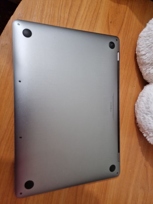 Macbook pro m1 8/256 touchbar