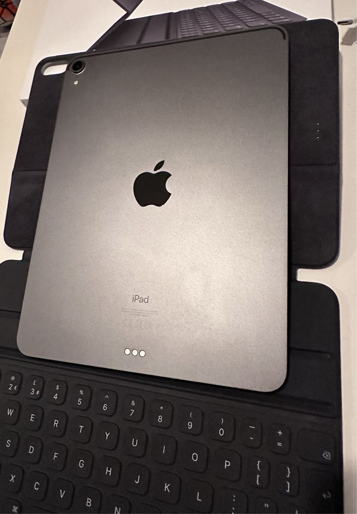 iPad PRO 11 cala  Apple / 64 GB / + Klawiatura  / 100% sprawny