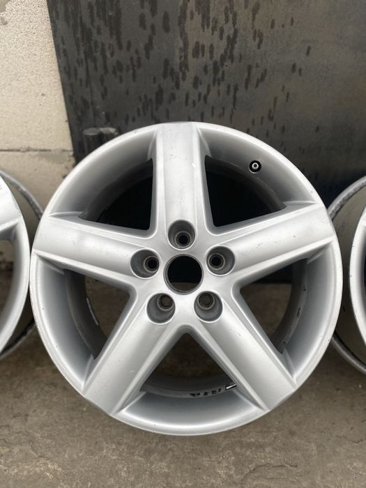 Продам комплект оригінальних дисків 5 112 17 R17