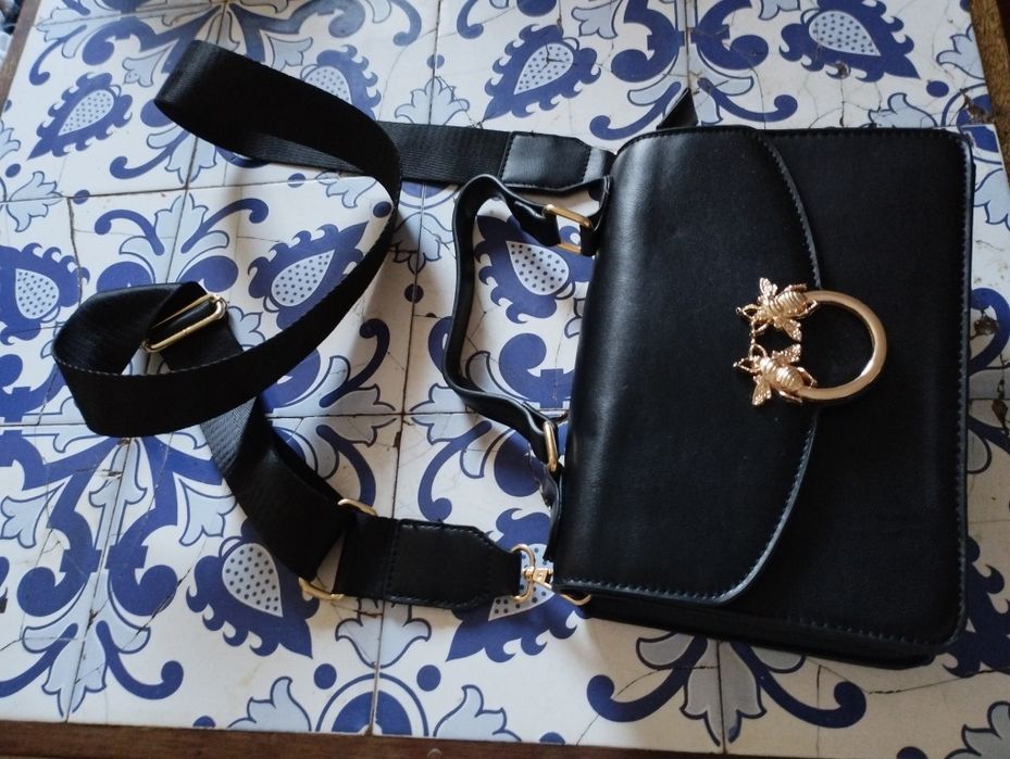 Mala de senhora negra