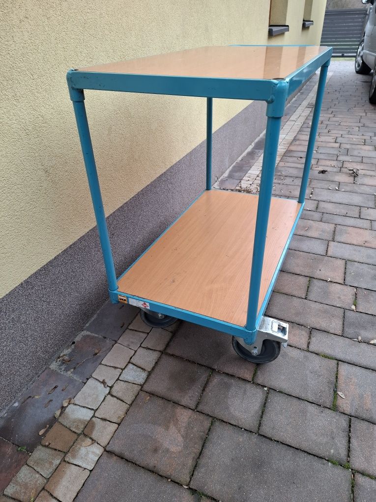 Wózek magazynowy .