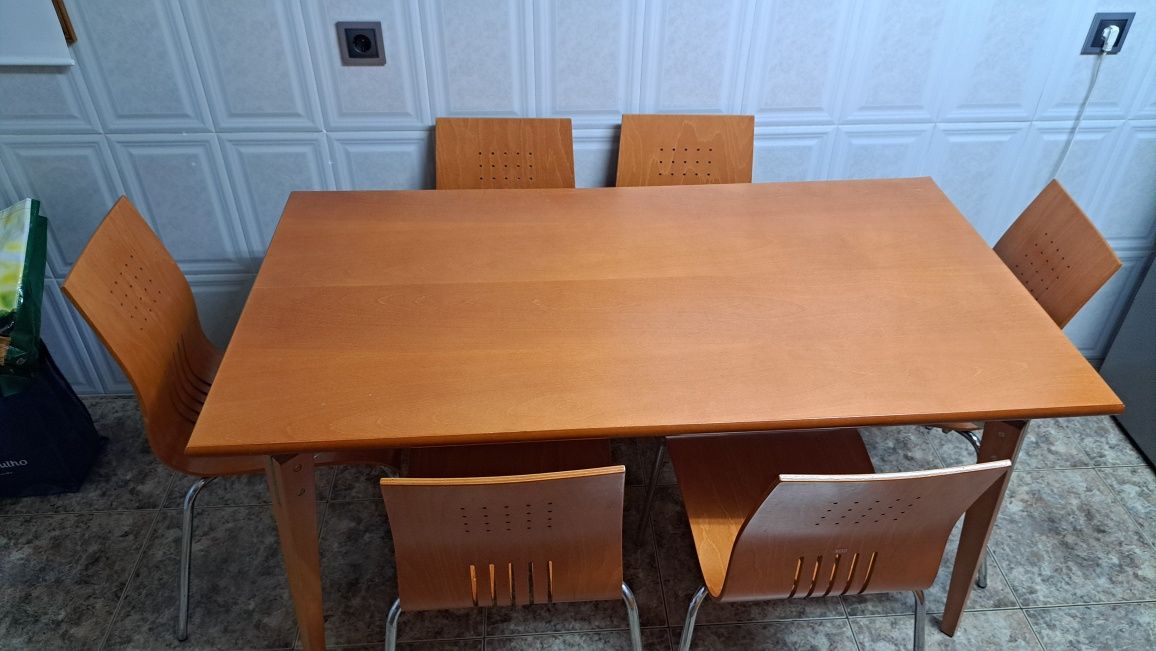 Conjunto mesa e 6 cadeiras