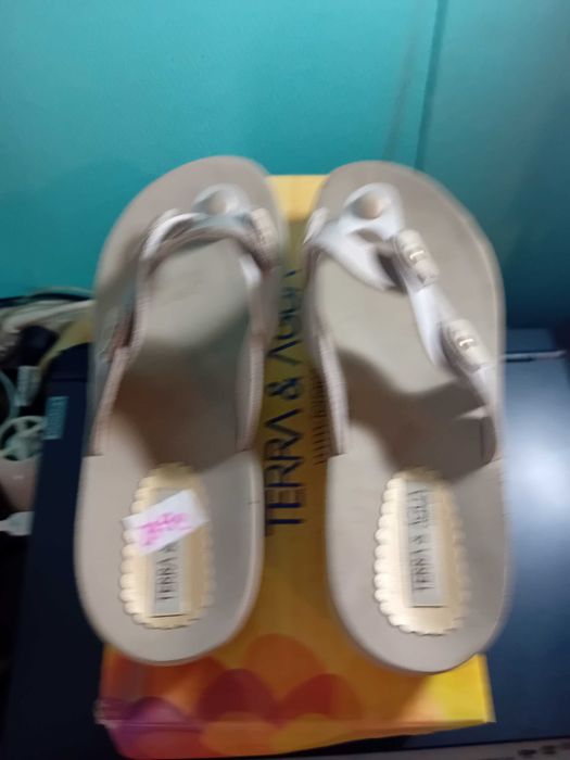 calçados vários baratos vendo por par ou volume.