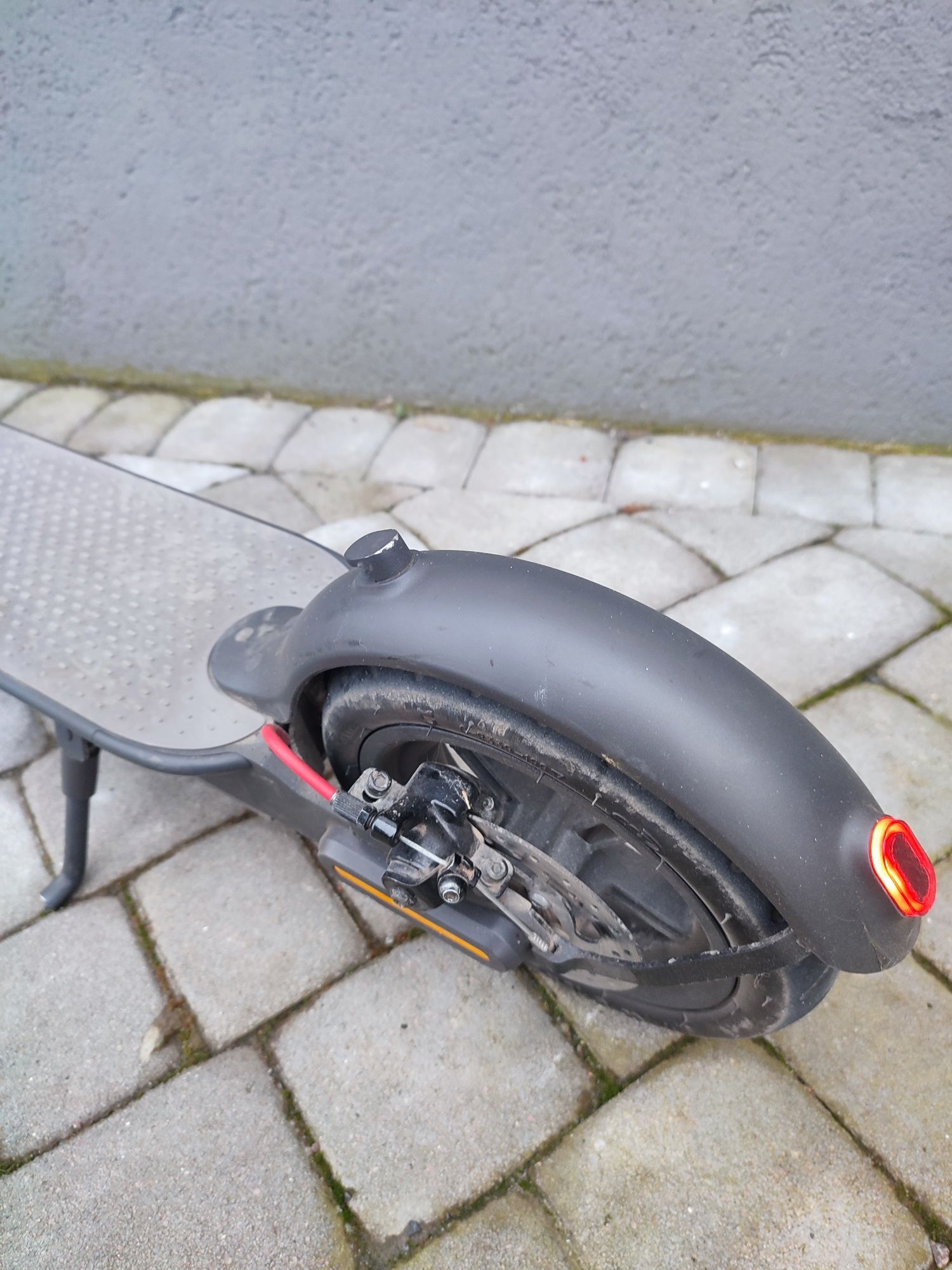 Електросамокат Xiaomi Mi electric scooter M365