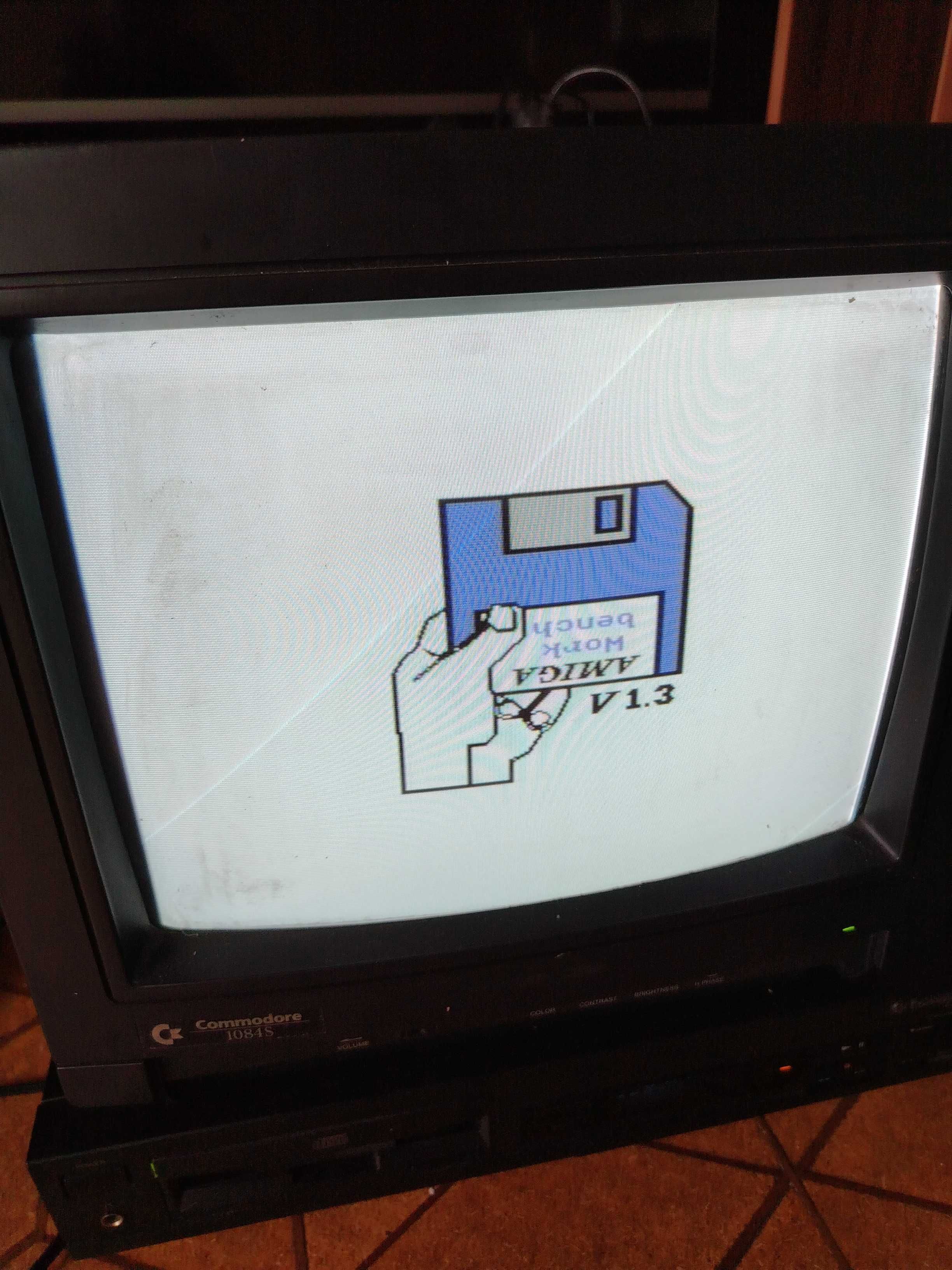 Amiga cdtv w dobrym stanie z monitorem