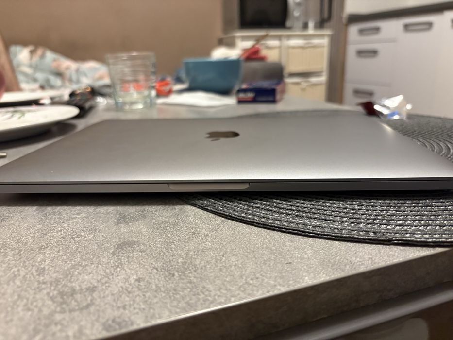 Macbook 13 pro srebrny