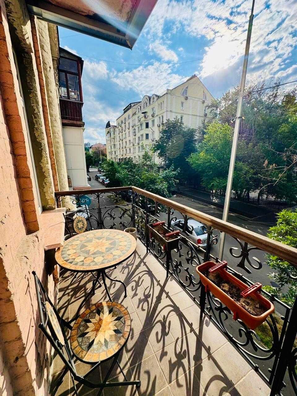 Ярославська 28, офіс квартира, Поділ