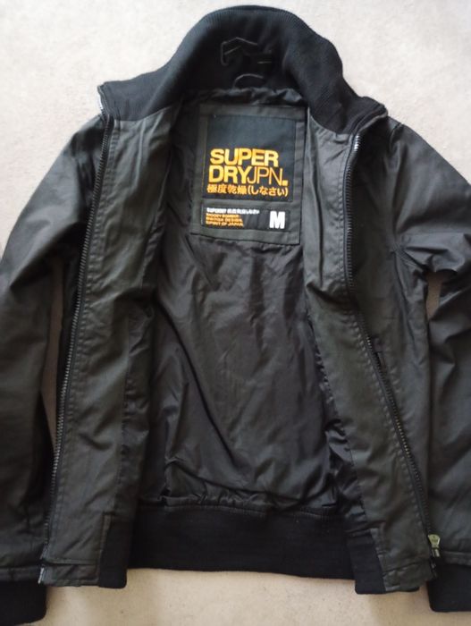 Брендова куртка Superdry.
Розмір M.