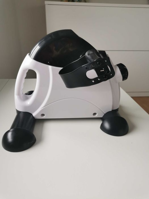 Pedais para treino de pernas e braços