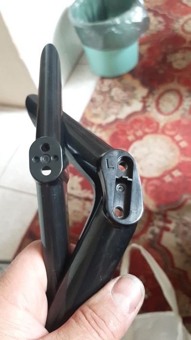 Универсальні ніжки для 32 "