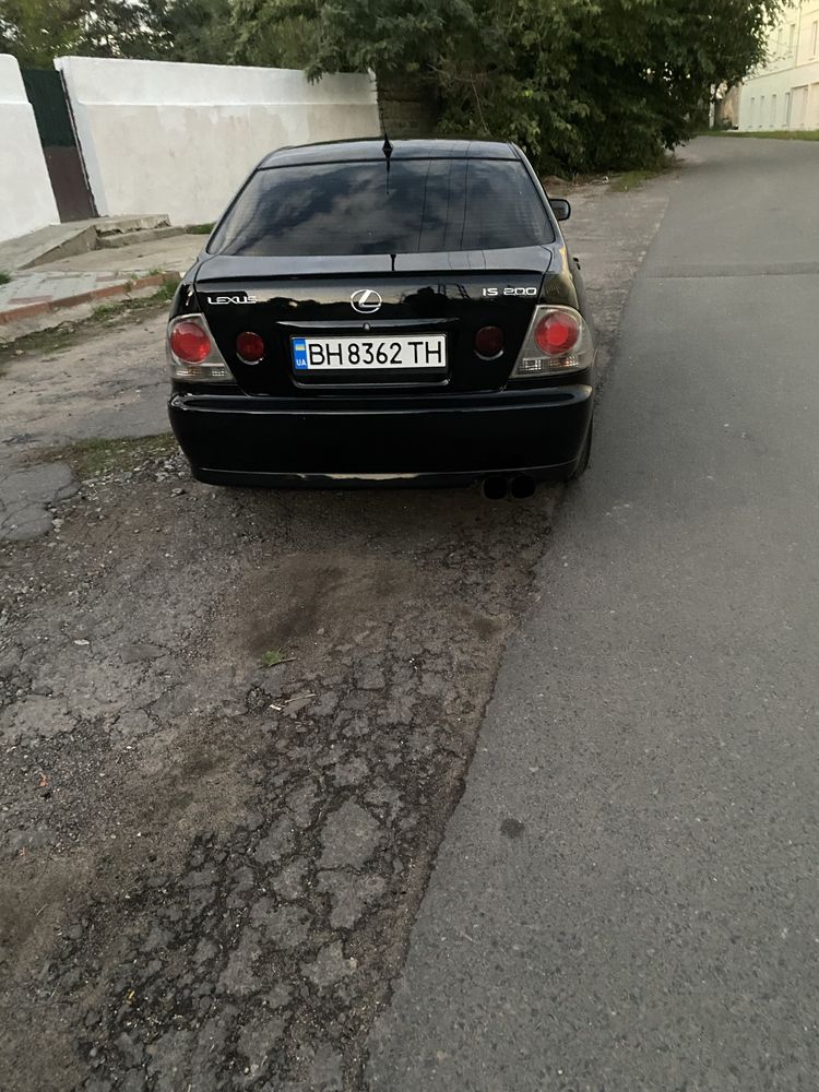 Lexus is 200 1999 2.0