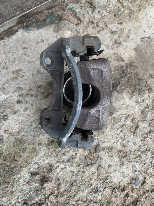 Супорт передній Nissan Maxsima 2.0