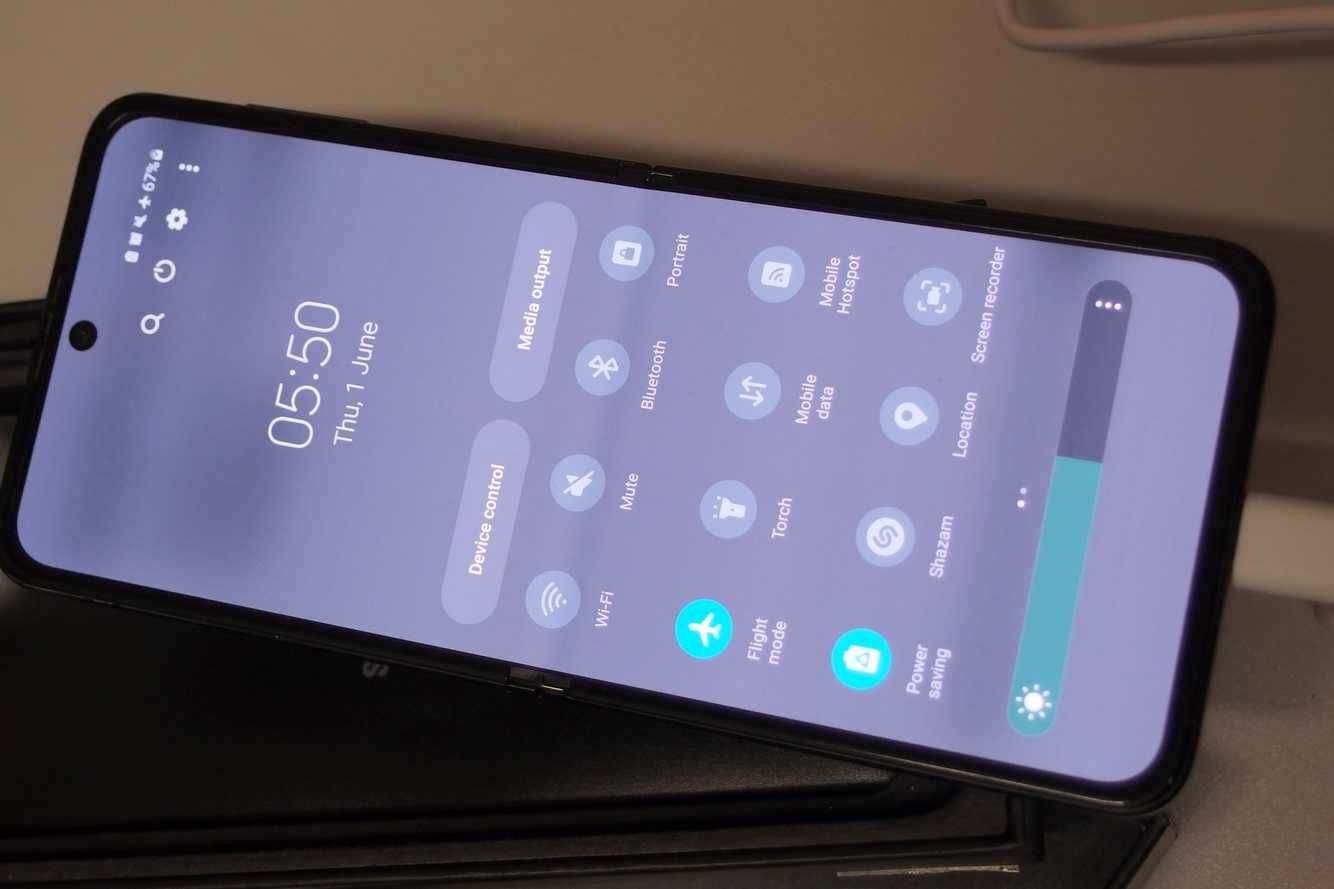 Telefon Samsung Z Flip 3 5G uszkodzony