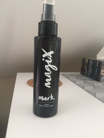Spray/mgiełka do utrwalania makijażu Avon Mark