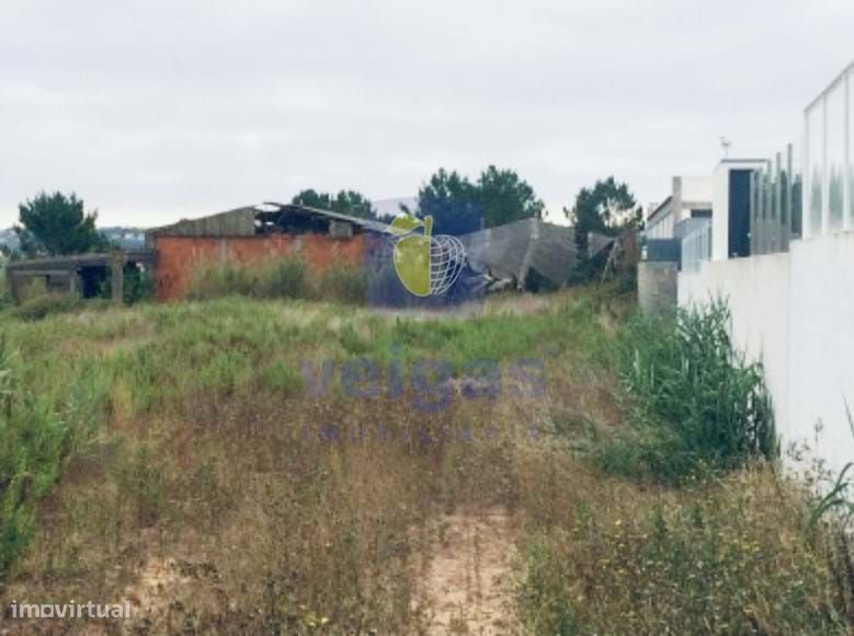 Terreno com 12.000m² , índice de construção máximo de 0,45.