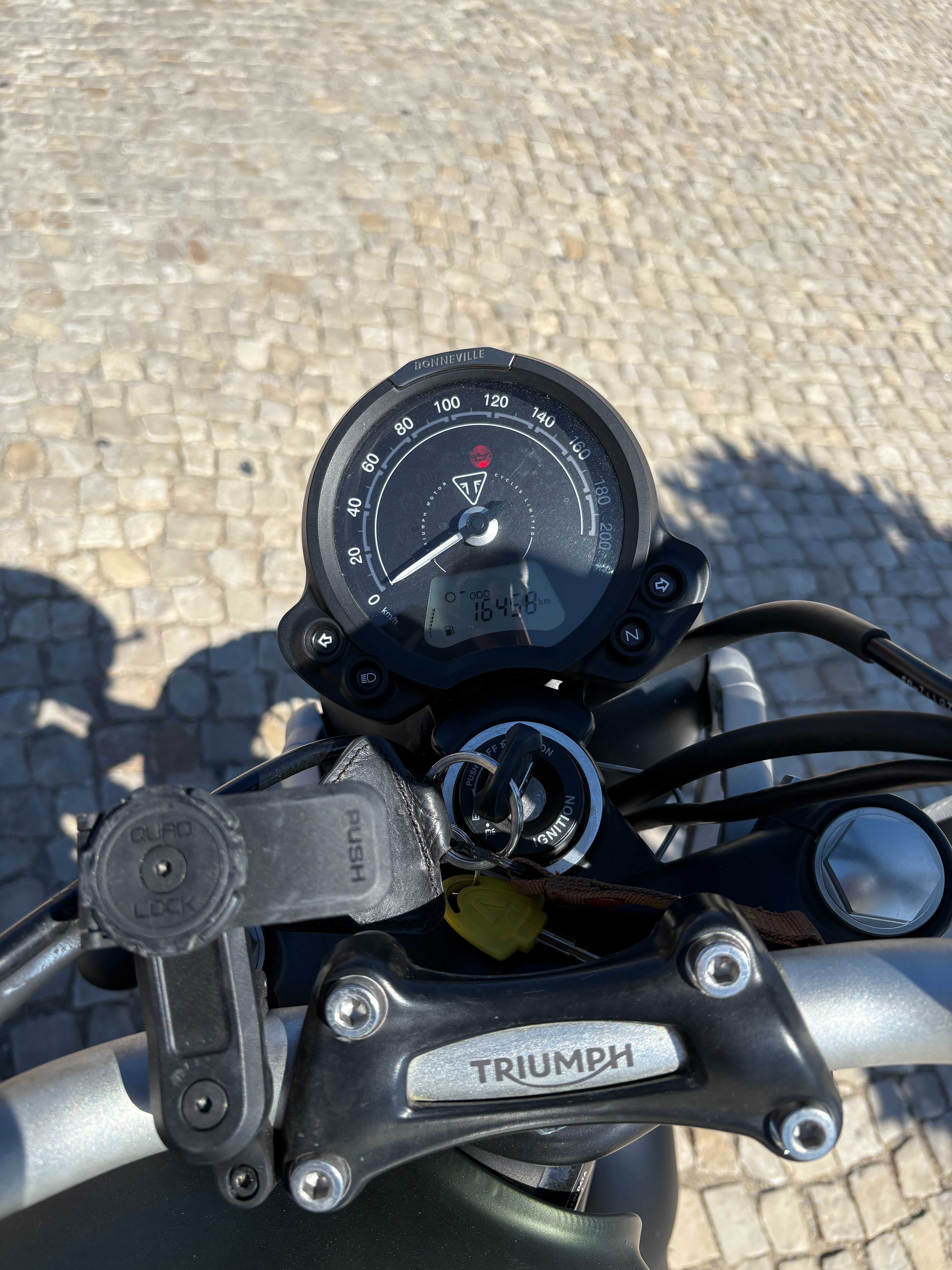 Triumph Street Scrambler 900cc -- 2020