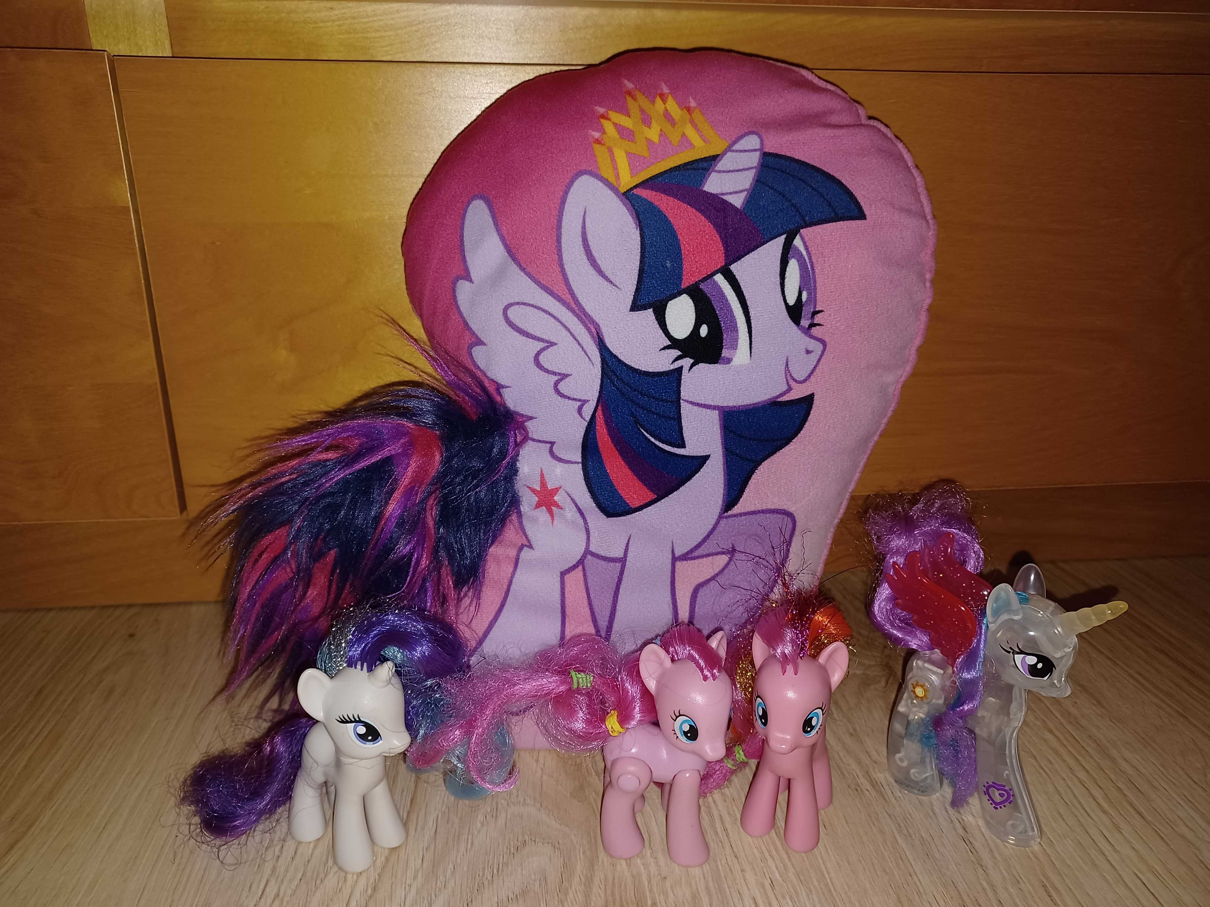 Poduszka i figurki ,,My Little Pony'' + dodatkowy kucyk gratis