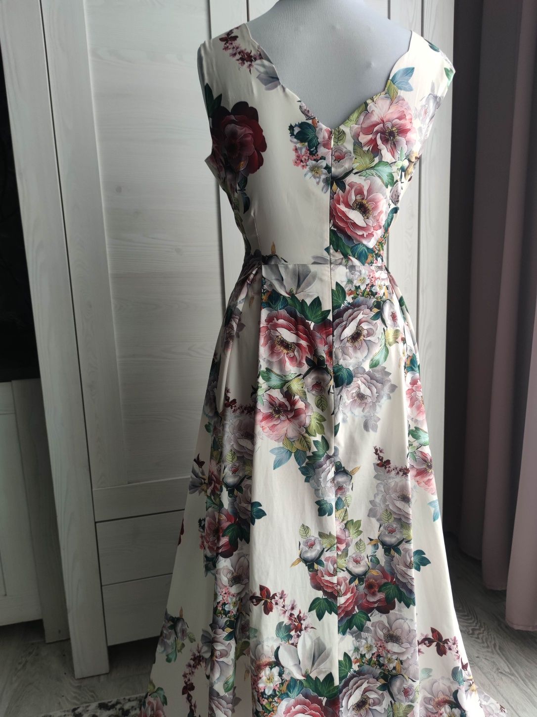 Sukienka suknia długa w kwiaty rozmiar 44 XXL na komunię chrzciny