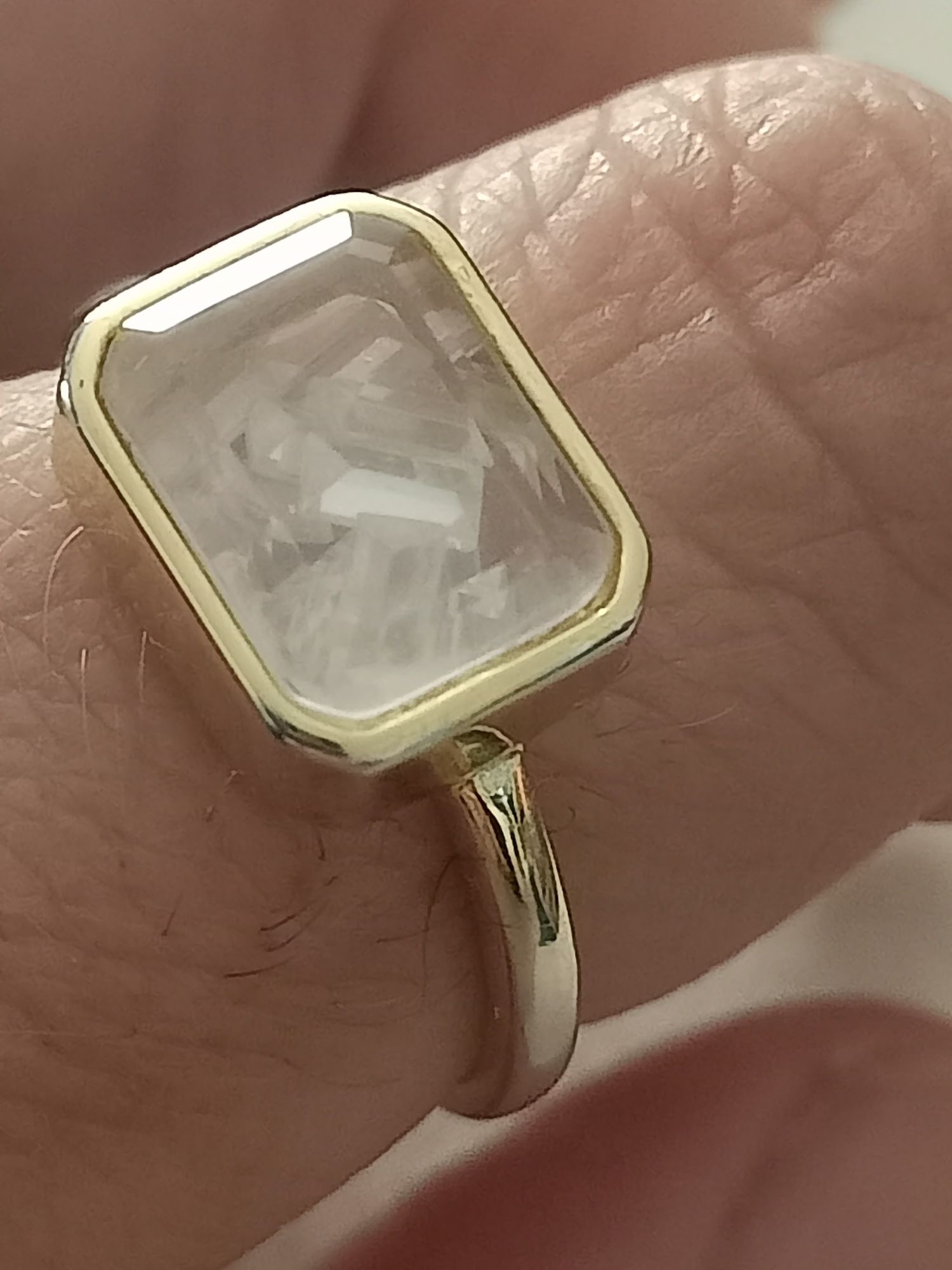 Srebrny pierścionek Elori z kryształami górskimi