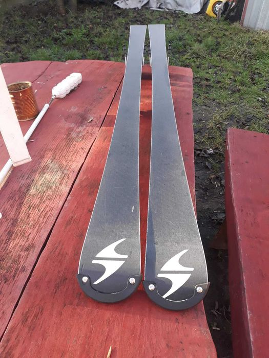 Narty Blizzard Racing