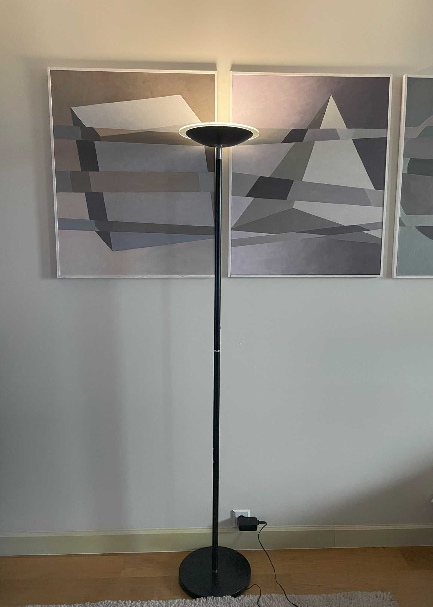 Lampa stojąca LED, z regulacją natężenia i kierunku