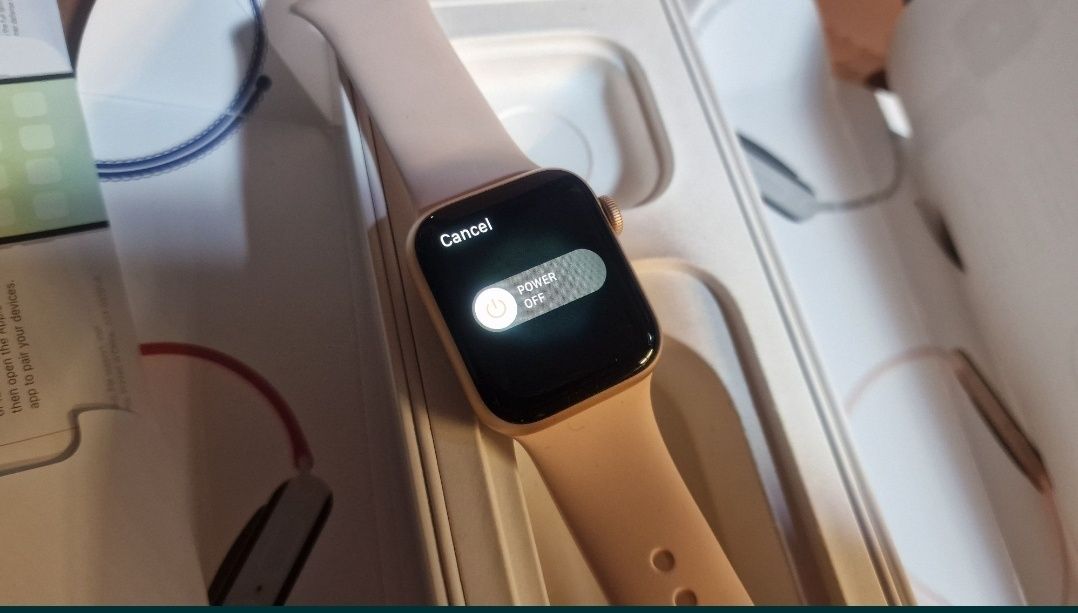 Apple Watch 4 40mm A1977, komplet, stan bdb