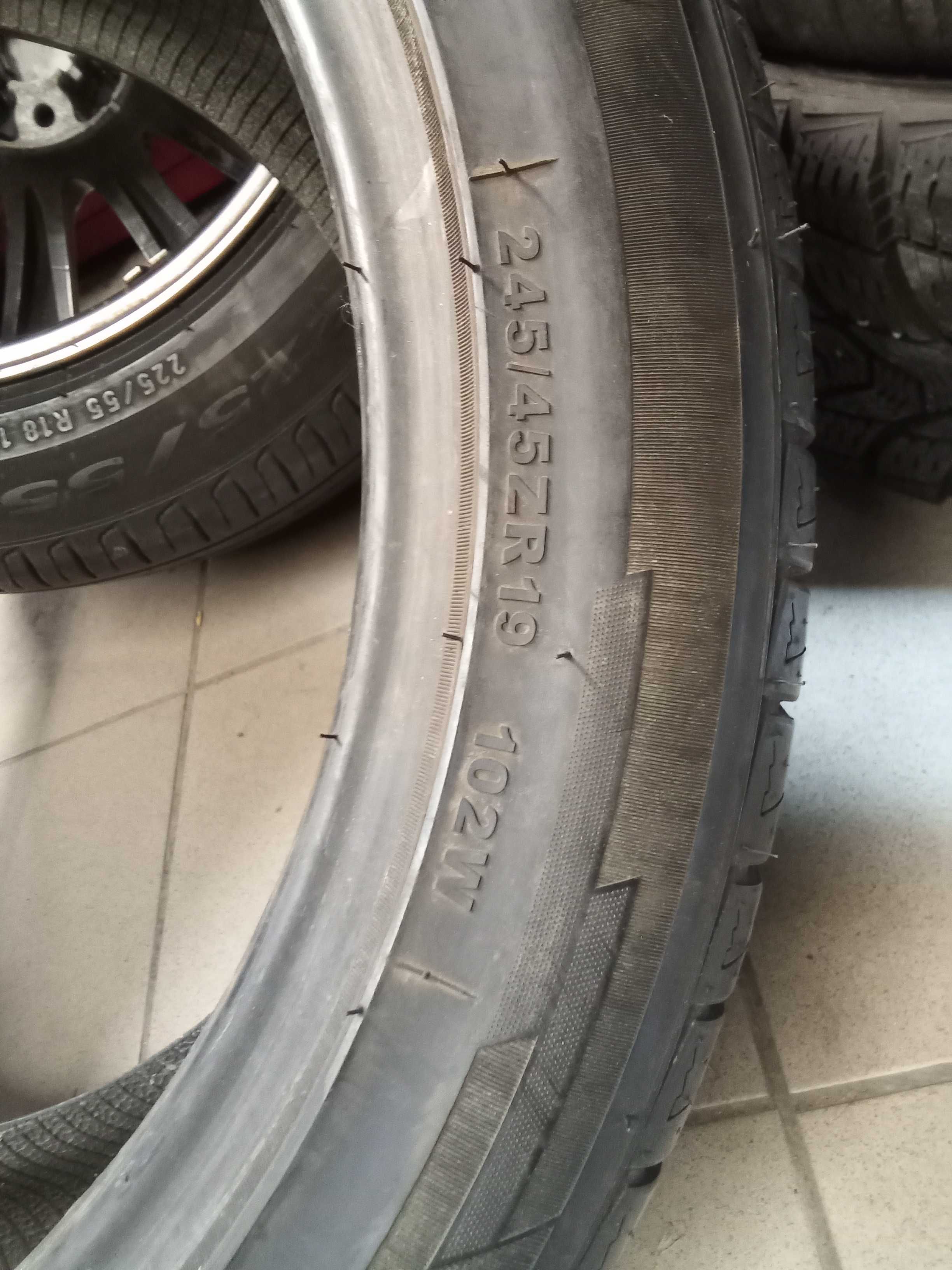 245/45 R19 2 sztuki demo