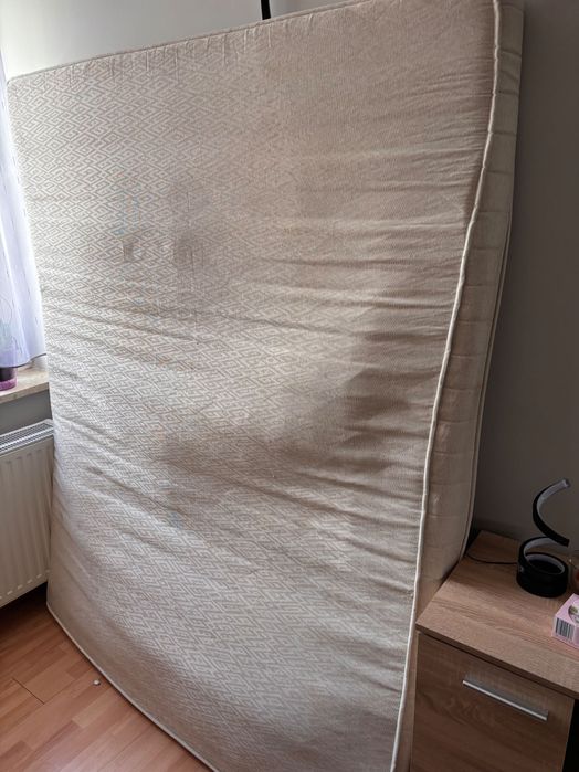 Twardy materac sprężynowy 160 x 200