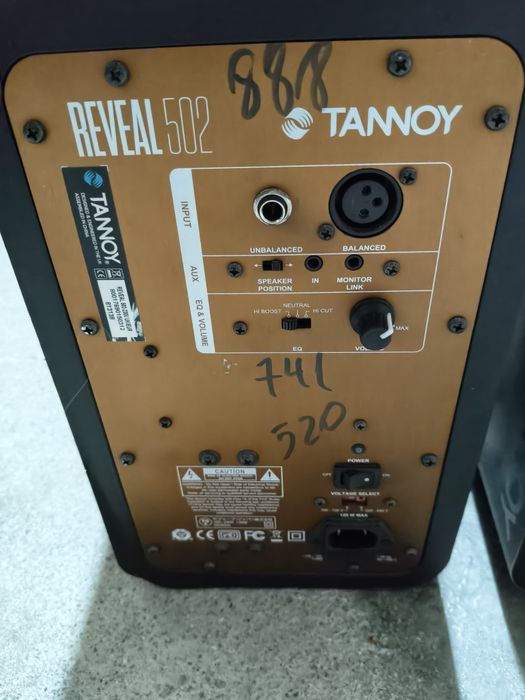 Par de monitor de estúdio ativo Tannoy Reveal 502.