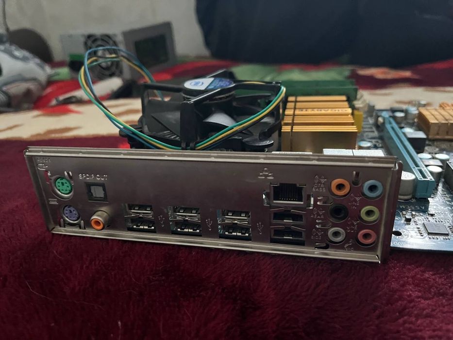 Продам материнську плату