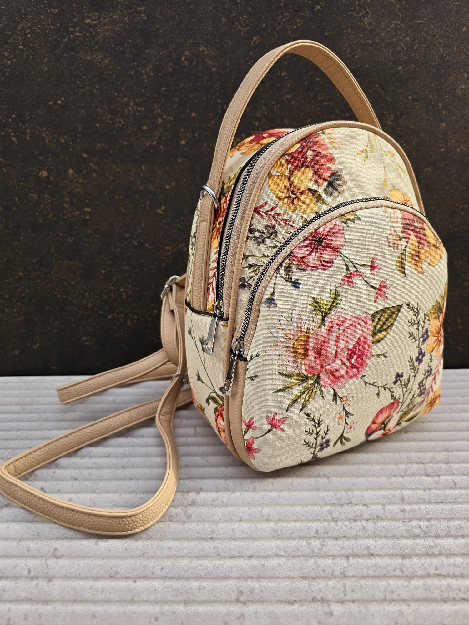 Modny plecak w kwiaty marki Marco Contti nowy