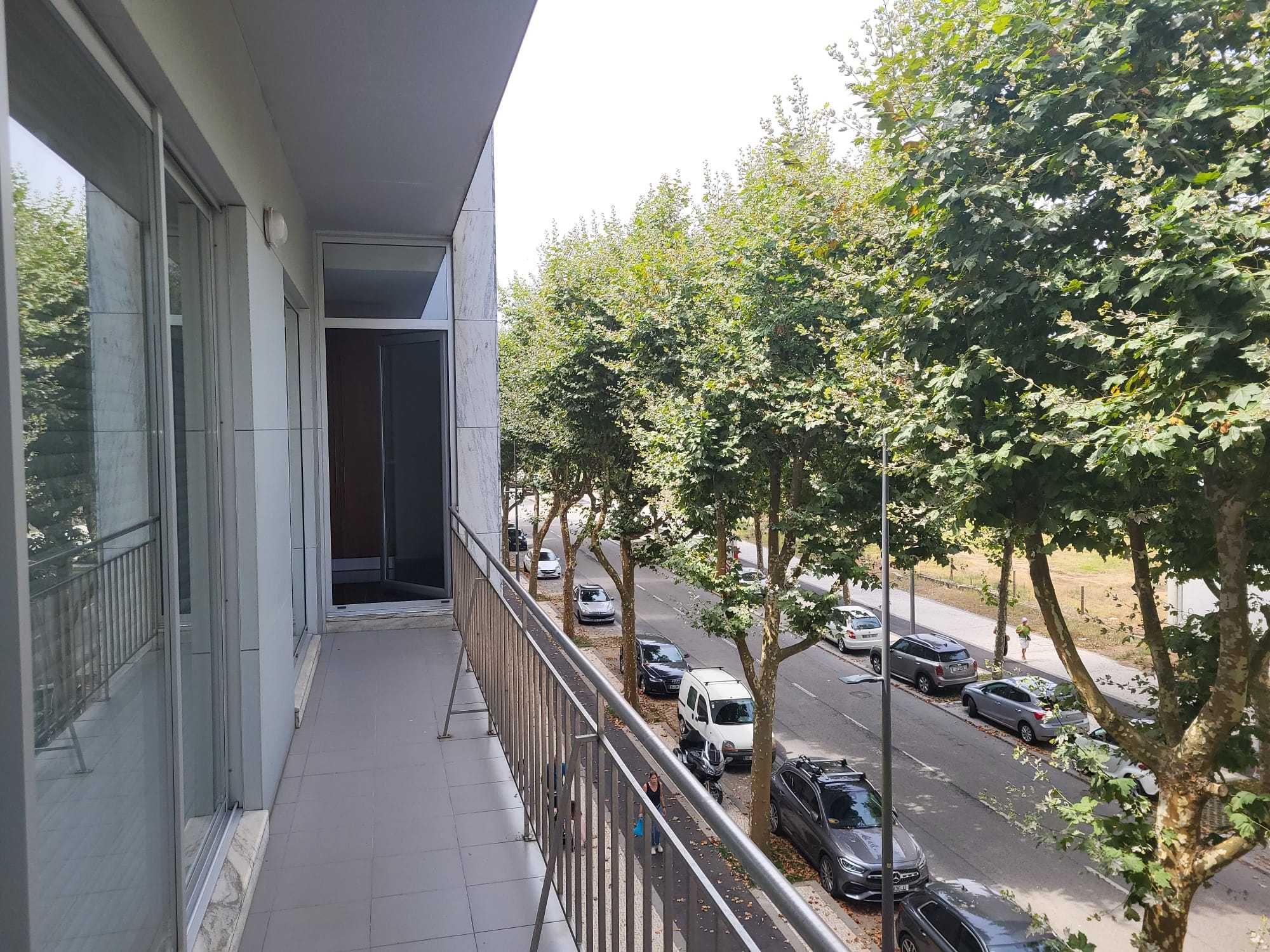 Arrendamento de apartamento t2 na Avenida do Castelo, 43