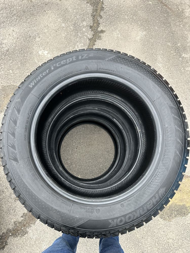 Комплект новых зимних шин hankook winter i*cept iz2 215/60 r17