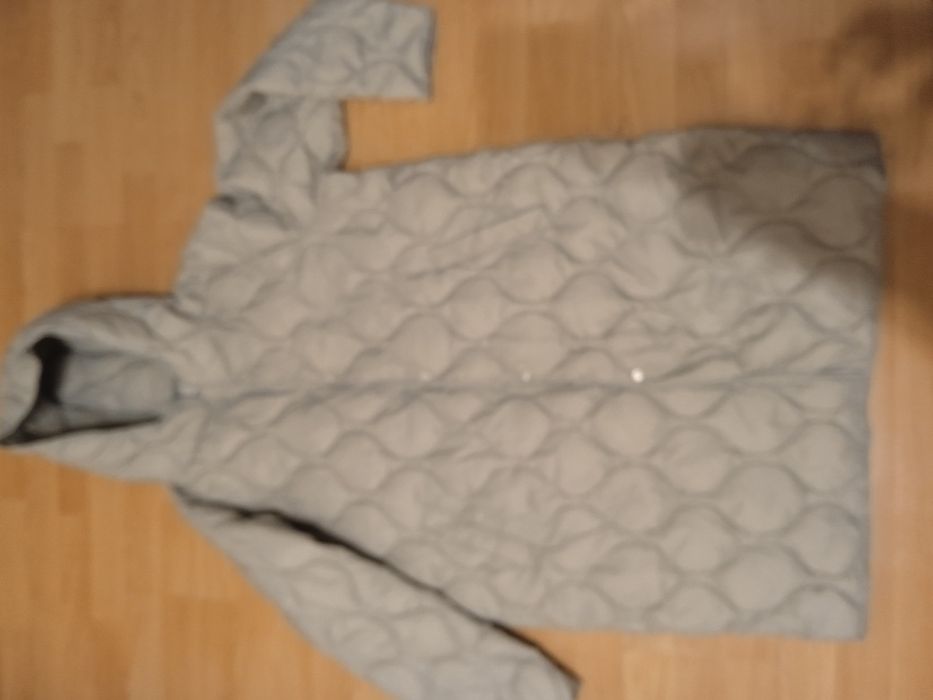 Płaszcz Reserved pikowany lekki z kapturem