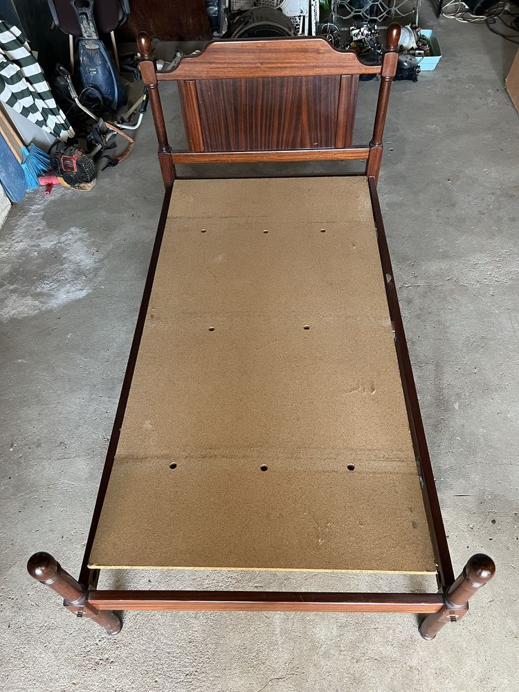 Cama de Mogno castanha