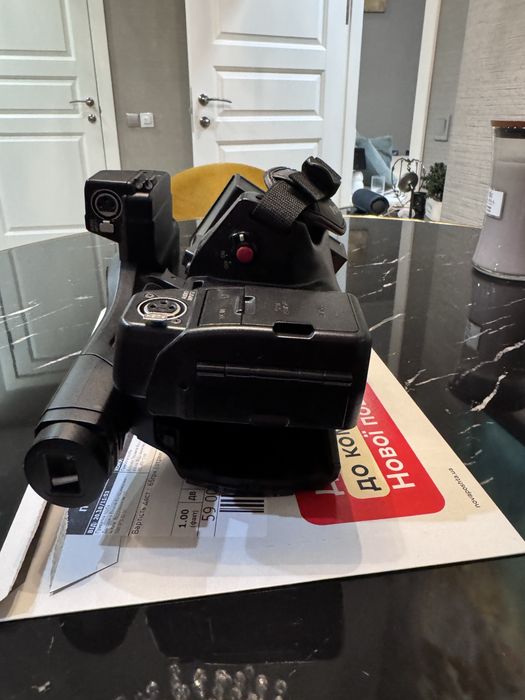 профессиональная видеокамера Panasonic HC-X1000.