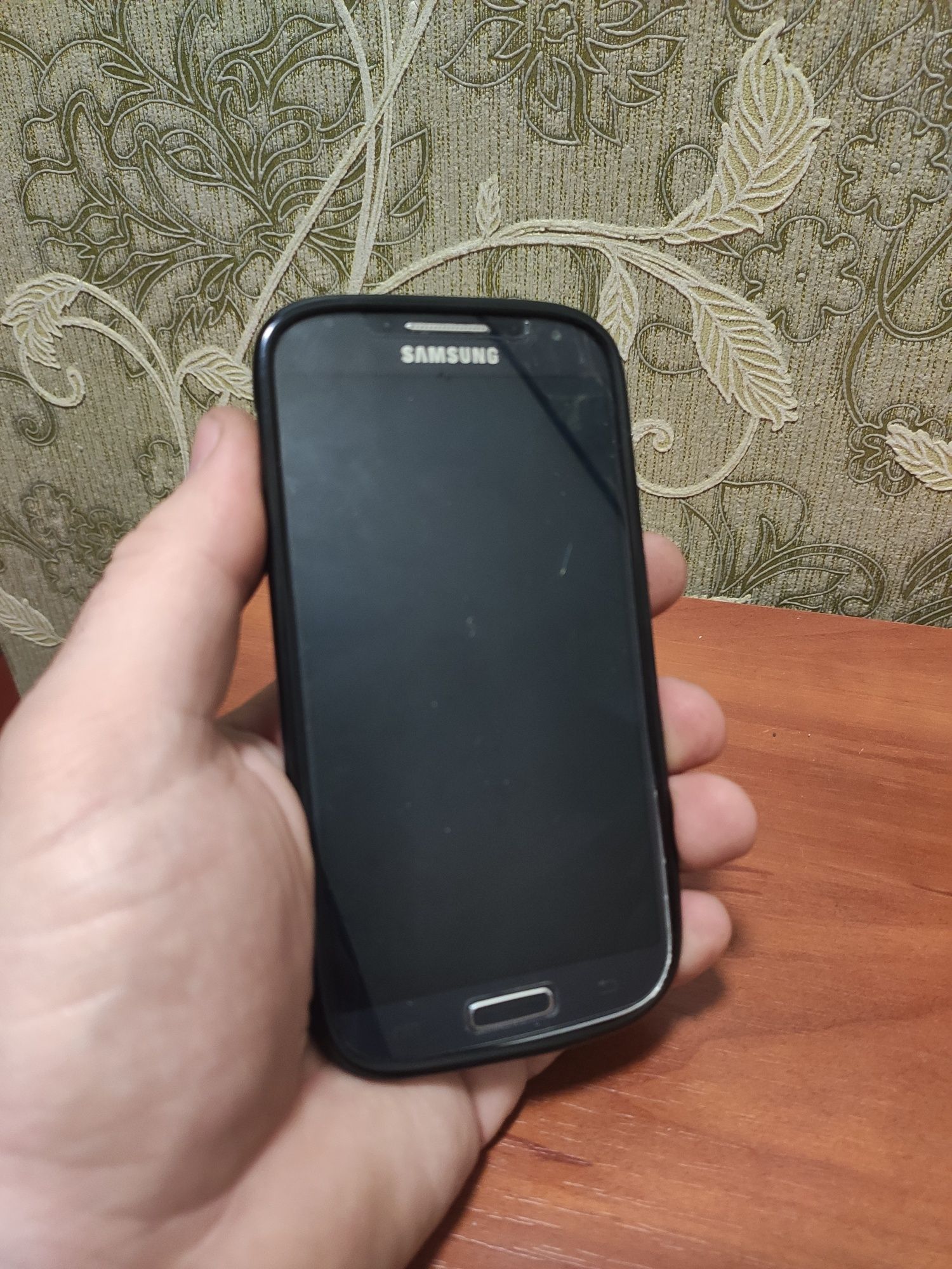 Продам Телефон Samsung i9500