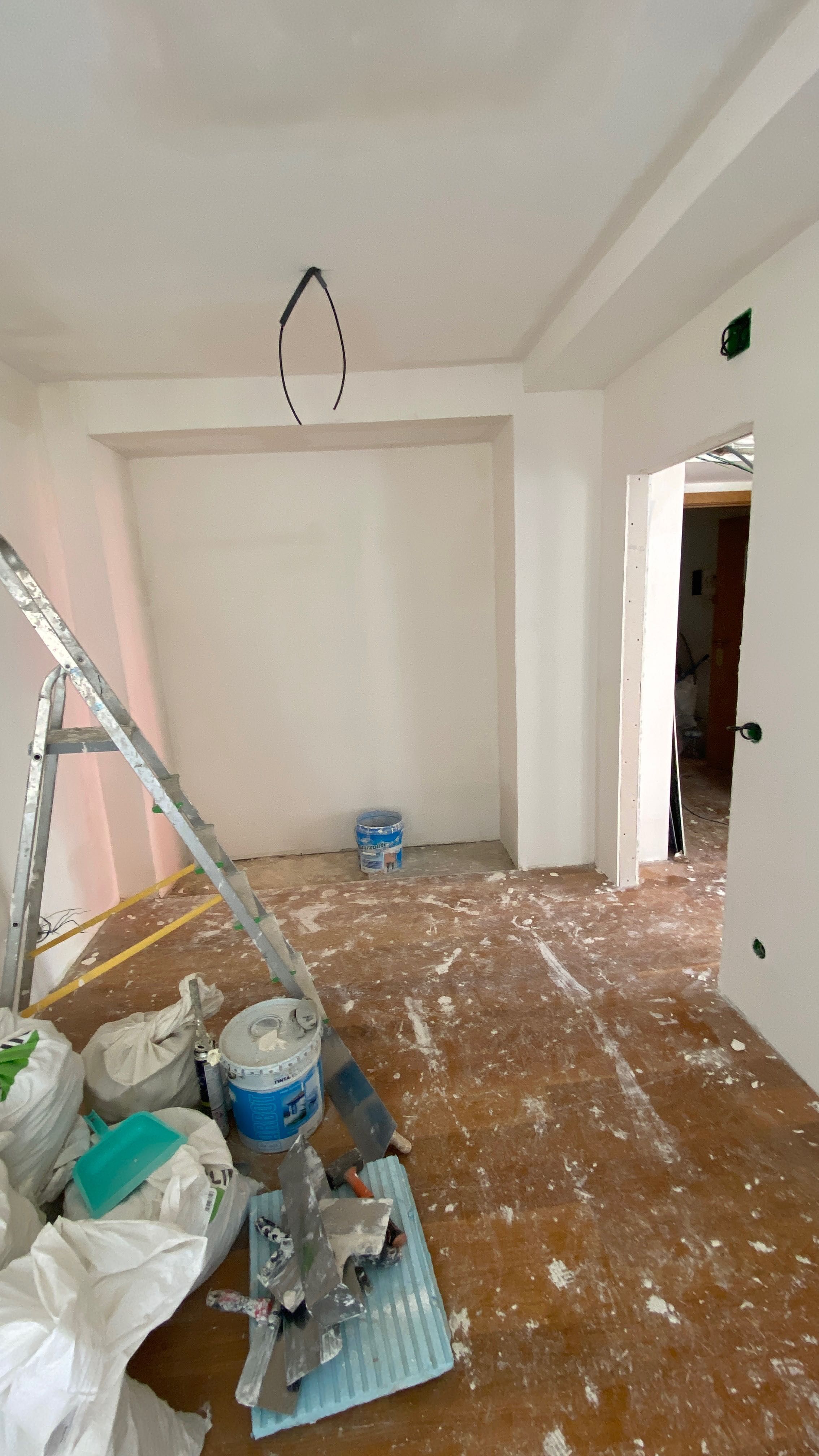 Pladur, Remodelações, melhoramentos e reparações 
Pintura