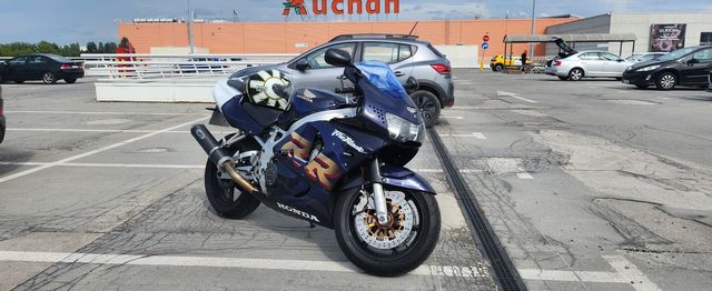 Honda CBR 900RR SC33